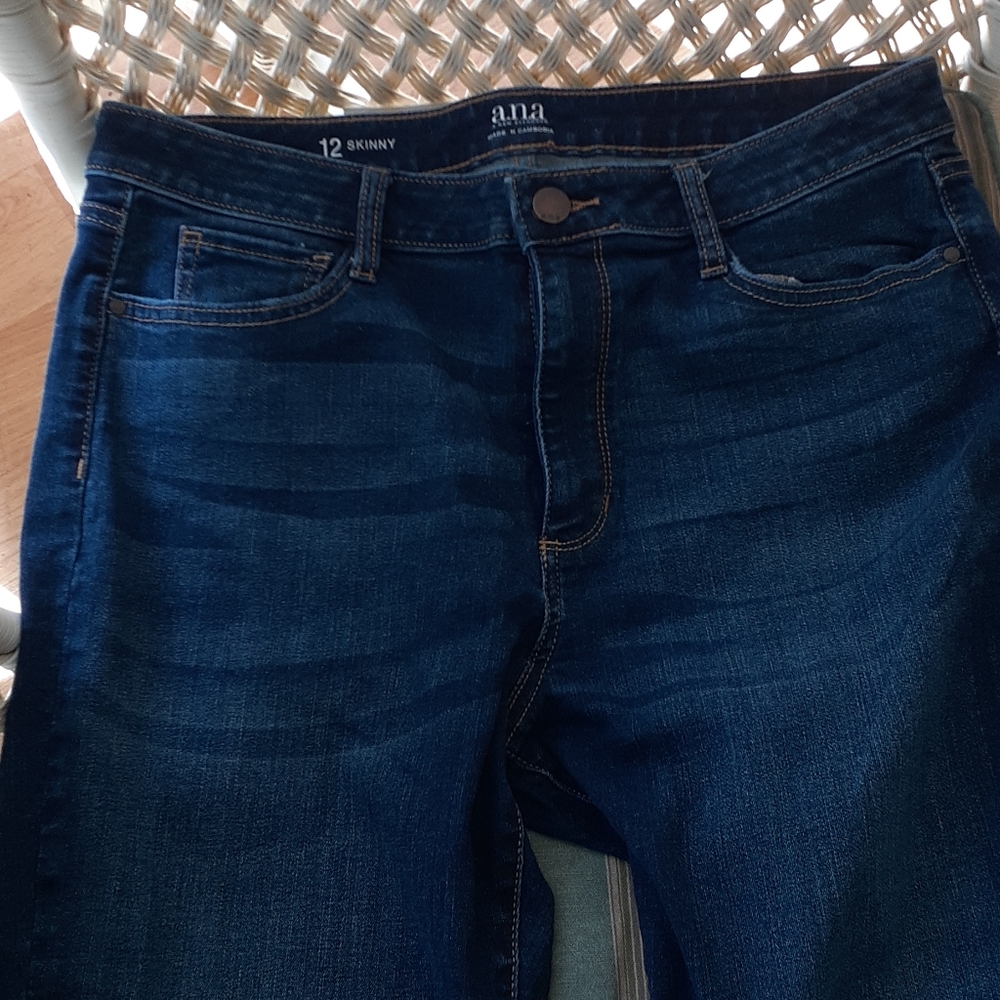 Jeans - Picture 2 of 5